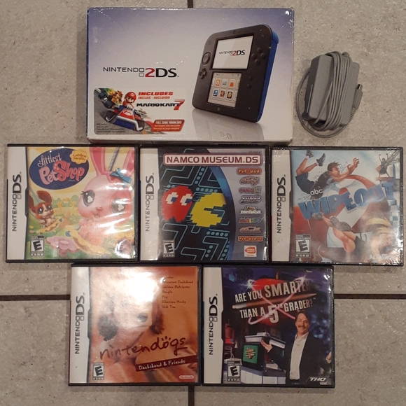 Nintendo Other - Nintendo 2DS & 5 Games & Screen Protectors